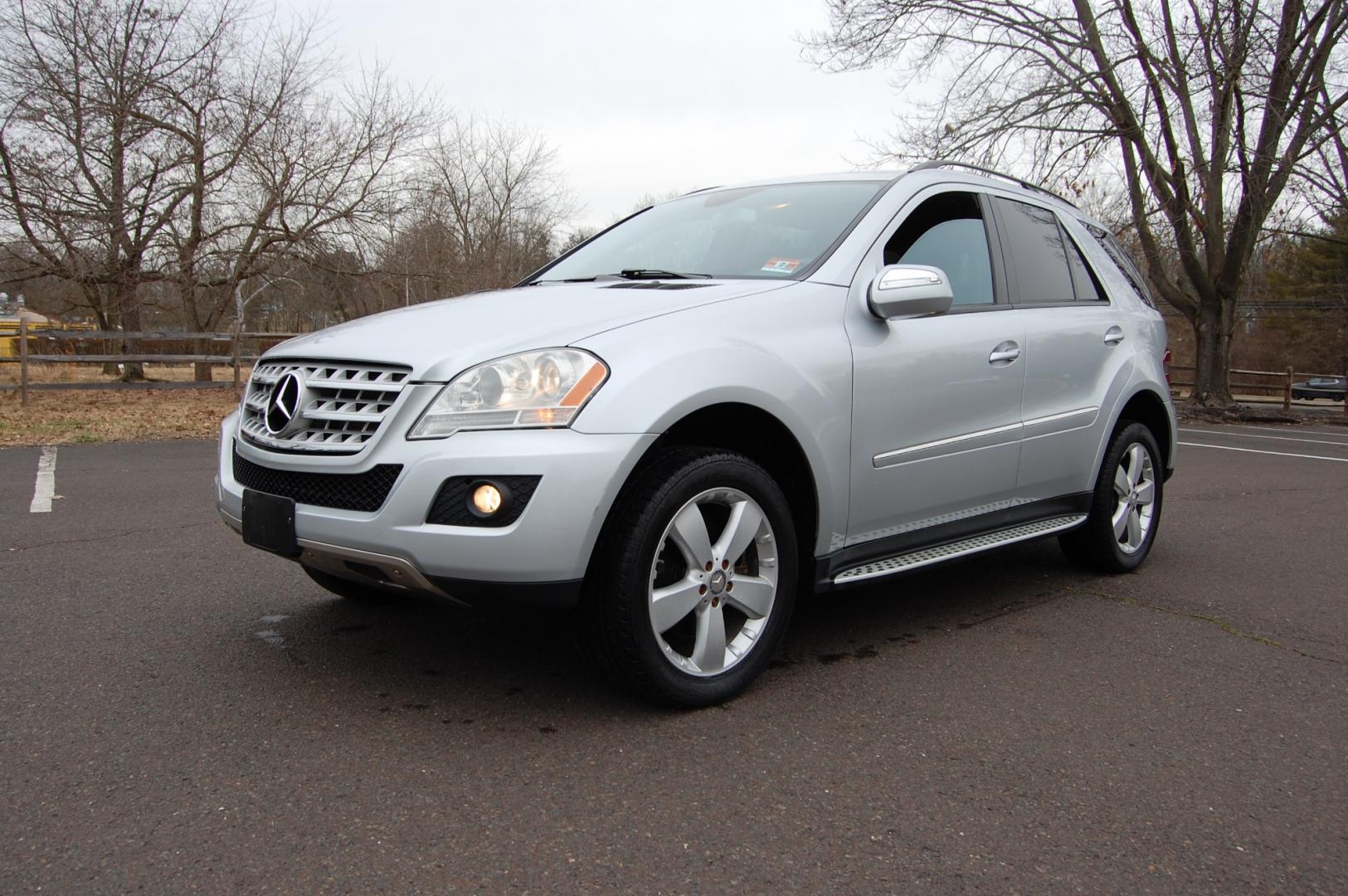 2009 Silver /Black leather Mercedes-Benz M-Class (4JGBB86E09A) with an 3.5 Liter V6 engine, Automatic transmission, located at 6528 Lower York Road, New Hope, PA, 18938, (215) 862-9555, 40.358707, -74.977882 - Here for sale is a very nice 2009 Mercedes-Benz ML350. Under the hood is a strong running 3.5 liter V6 which puts power to the AWD system via a smooth shifting automatic transmission. Features include; Black leather interior, wood grain trim, keyless entry, one master key, cruise control, tilt ste - Photo#0